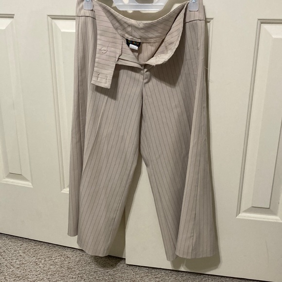 Cute pair of pants!! - Picture 1 of 3